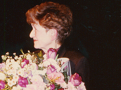 Verleihung des Bayerischen Friedenspreises an Eleonore Romberg in Nürnberg, 07.03.1992. A-F-NLP18-0009, Rechte vorbehalten - die Fotografie wurde im Auftrag der DFG-VK Landesverband Bayern (https://dfg-vk-bayern.de/) angefertigt. 